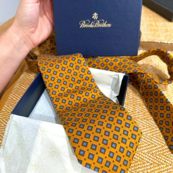 Brooks Brothers Tie - Picture 1 of 10
